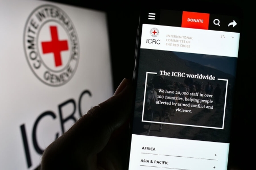 «У нас и так есть честь и мораль». Почему хакерам не понравились правила Красного Креста 